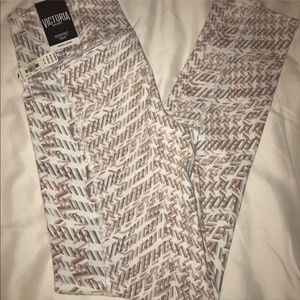 Victoria Sport Knockout Tight